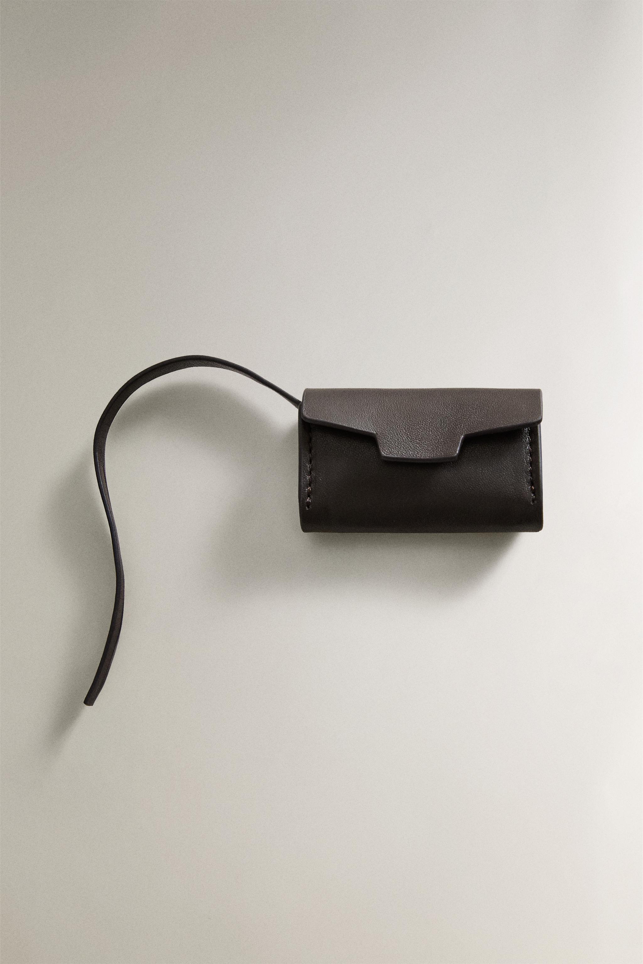 DISTRIBUTEUR CUIR SACS ANIMAUX